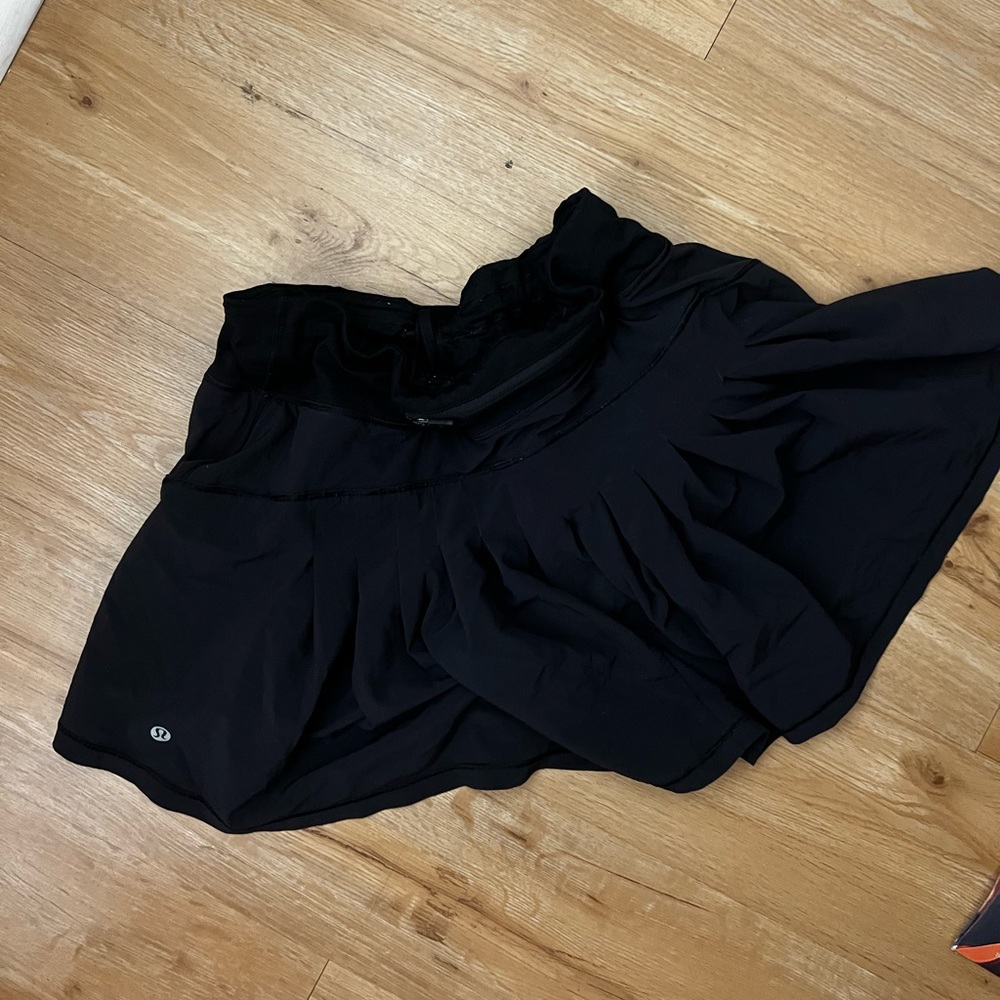 BLACK LULU LEMON TENNIS SKIRT
